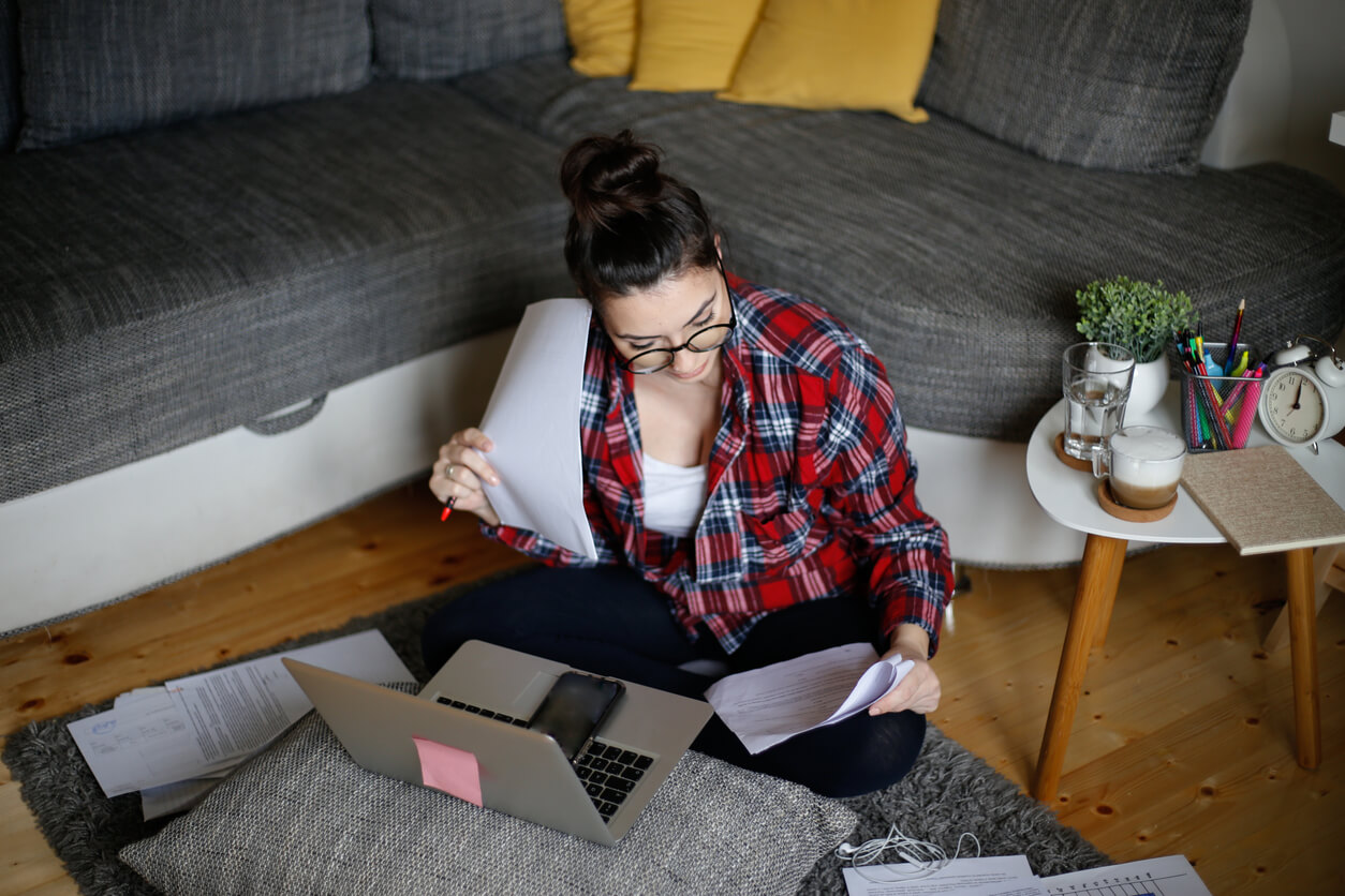 Etudiante dans son studio dans le CROUS de Reims